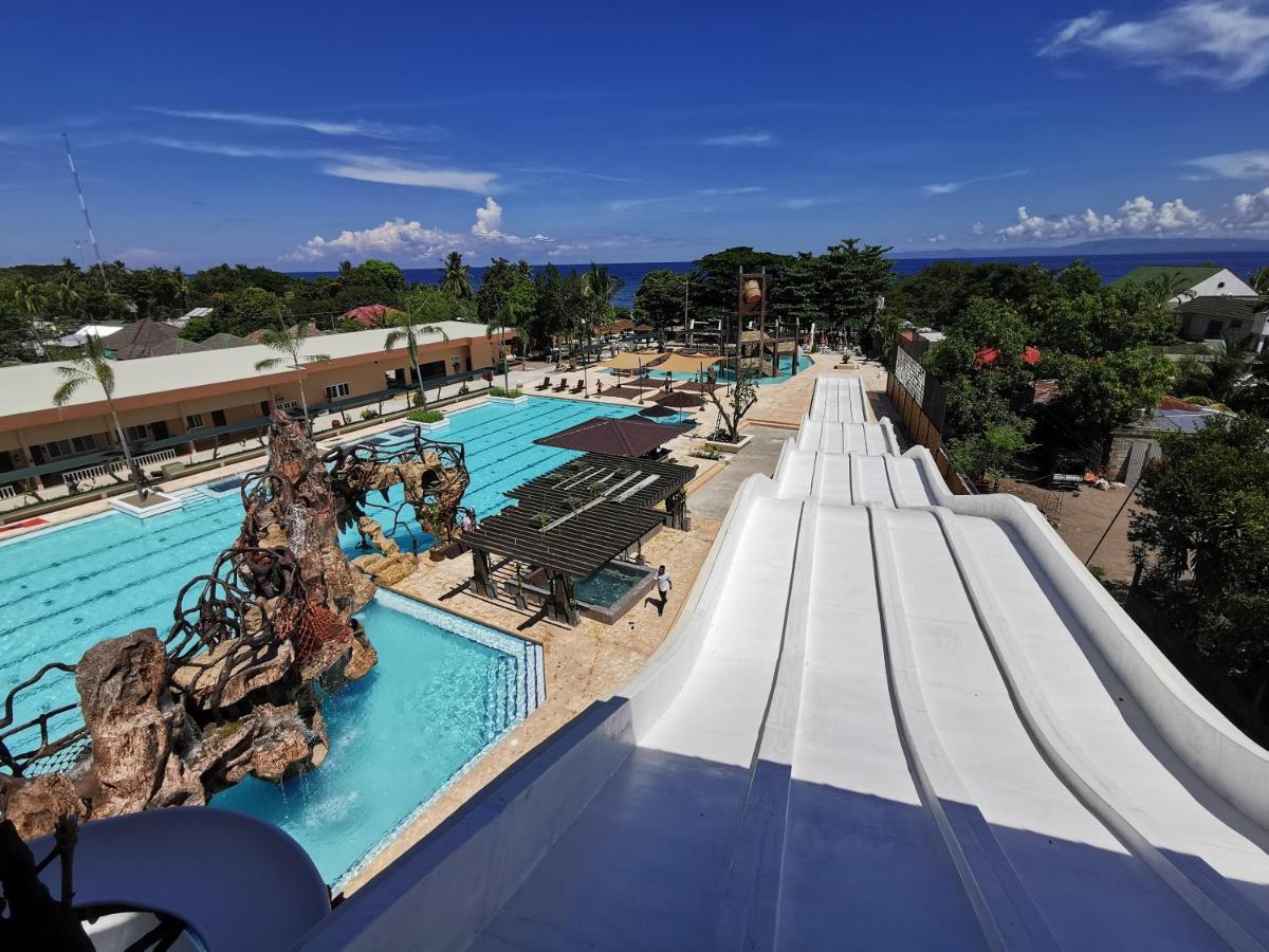 Port Royale Waterpark Resort Dumaguete City Екстер'єр фото